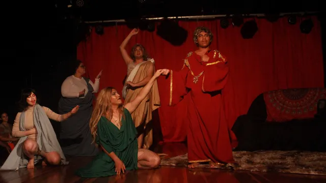 Teatro Gebes Medeiros recebe releitura de ‘Medéia’ em versão cômica