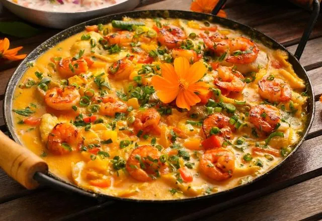Moqueca de Tambaqui com Camarão Fresco: Sabor Amazônico na Sua Mesa