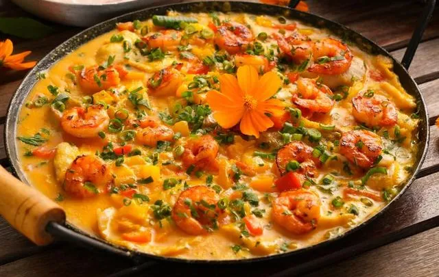 Moqueca de Tambaqui com Camarão Fresco: Sabor Amazônico na Sua Mesa